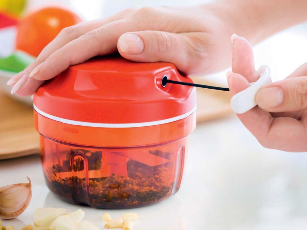 Special price on this Tupperware Herb chopper 
R350 (valued at R459). Call/Whatsapp +27659642544
Germiston.
