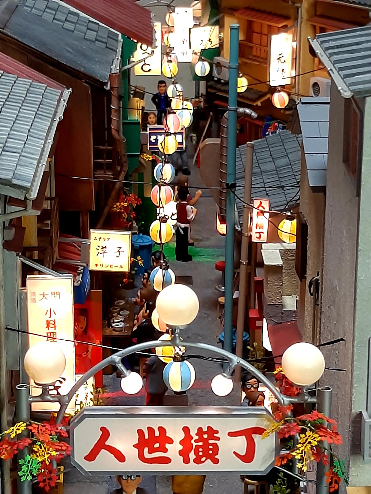 ジオラマ　昭和の街　里山 ジオラマ 市街地 100均 ジオラマ 昭和の街 里山 ジオラマ ビル 自作