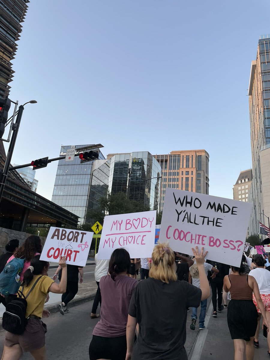 lobitachola's tweet photo. #dallasprotest https://t.co/8seqEtQ3Qu