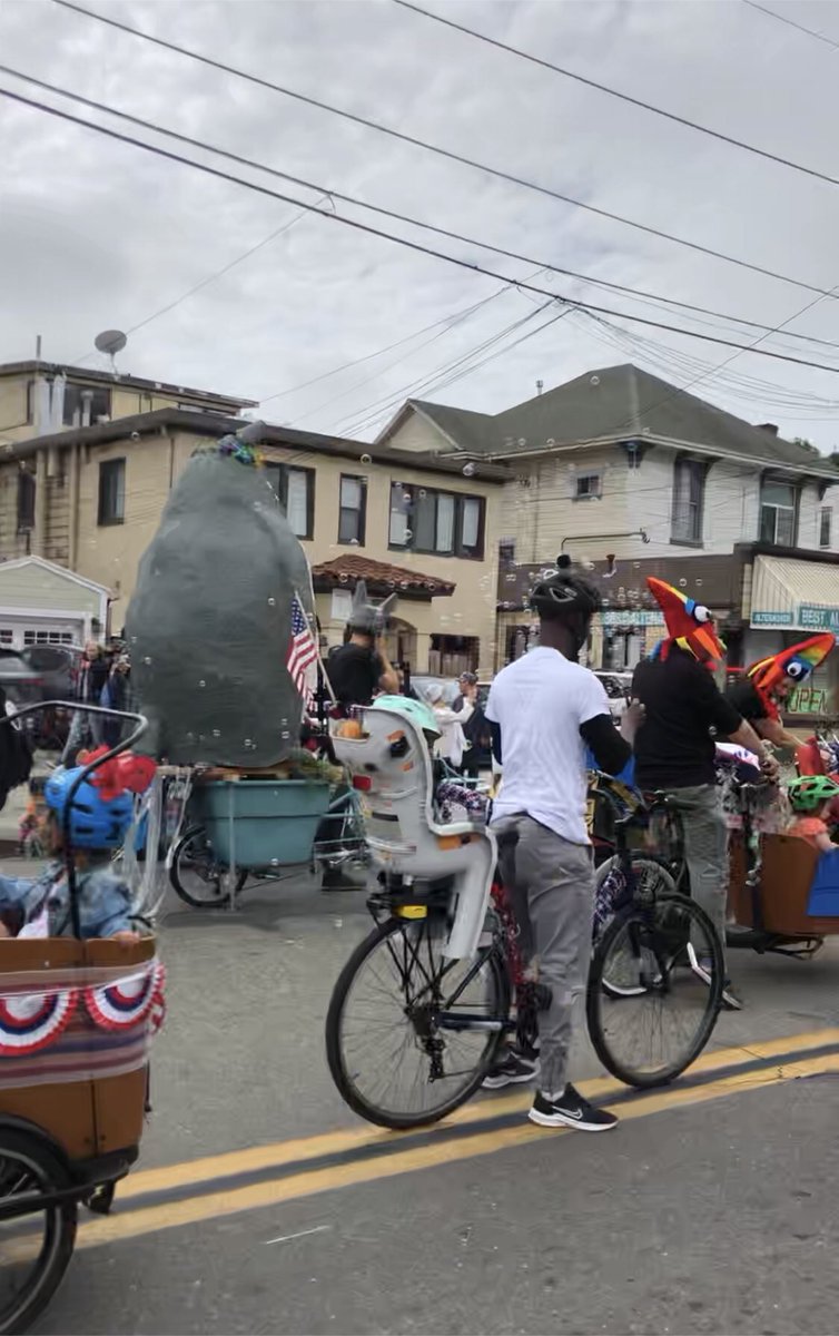 ascentale's tweet photo. The cargo bike brigade at today’s #AlamedaParade 🤩 @bikewalkalameda https://t.co/G7UdkBhOyw