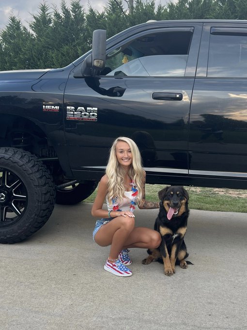 Watch Lucy's leaked NSFW photo on TwXstars