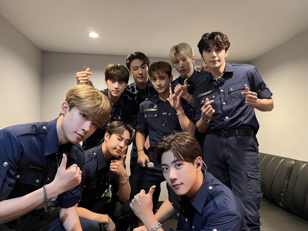 GoldenChild's tweet photo. [📸] 220705 GOLDEN CHILD MEET &amp; LIVE TOUR #PLAY

PLAY with Chicago🖤

#GoldenChild #골든차일드 #GNCD https://t.co/aYbUhlY7k5