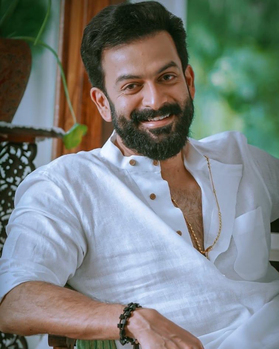 Get ready to the trance mode. !! 🔥😎🕺🏻💃🥳 
The folk trip song ‘Pala Palli Thiruppalli … ‘  @ 10:00am IST today !! Stay tuned !! 
[Be ready with good Headset🎧]  

#AvoDhamano 
#Kaduva @PrithviOfficial