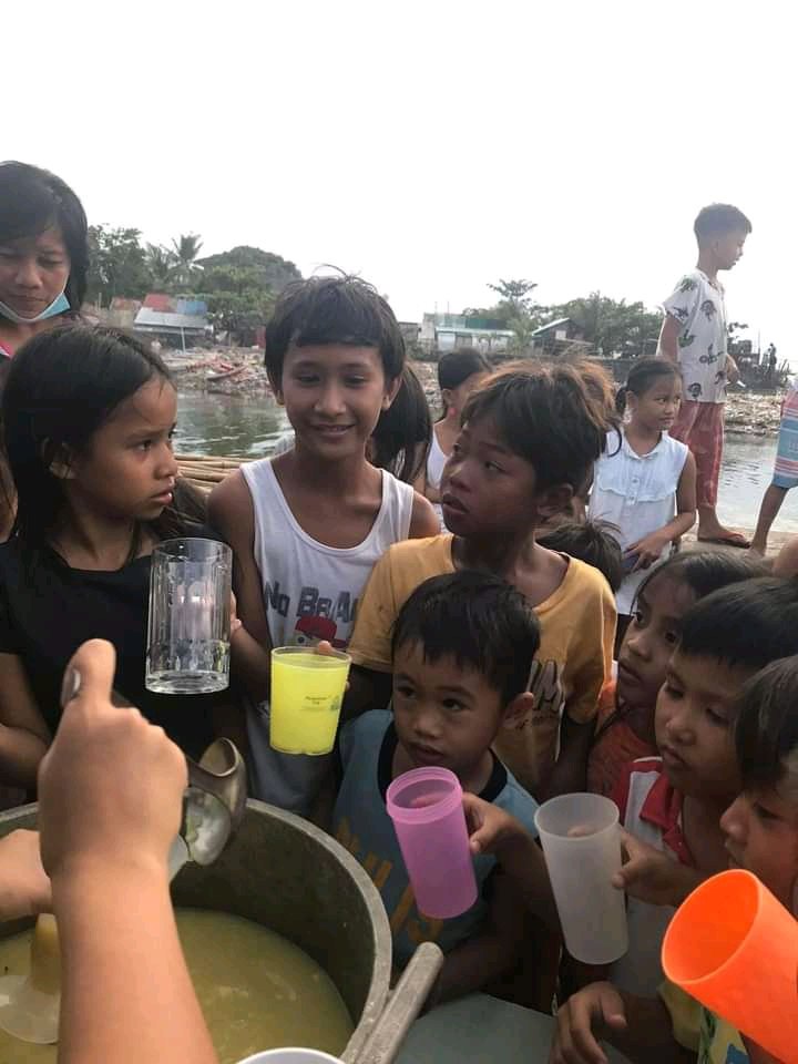 Dianah143's tweet photo. For kids in a lot of places around the world, food, education, and safe havens are scarce. But thanks to the generosity of our partners,🙏🙏
we are grateful 💙💙

To God be the glory !!!! https://t.co/mb47Fqi7mR