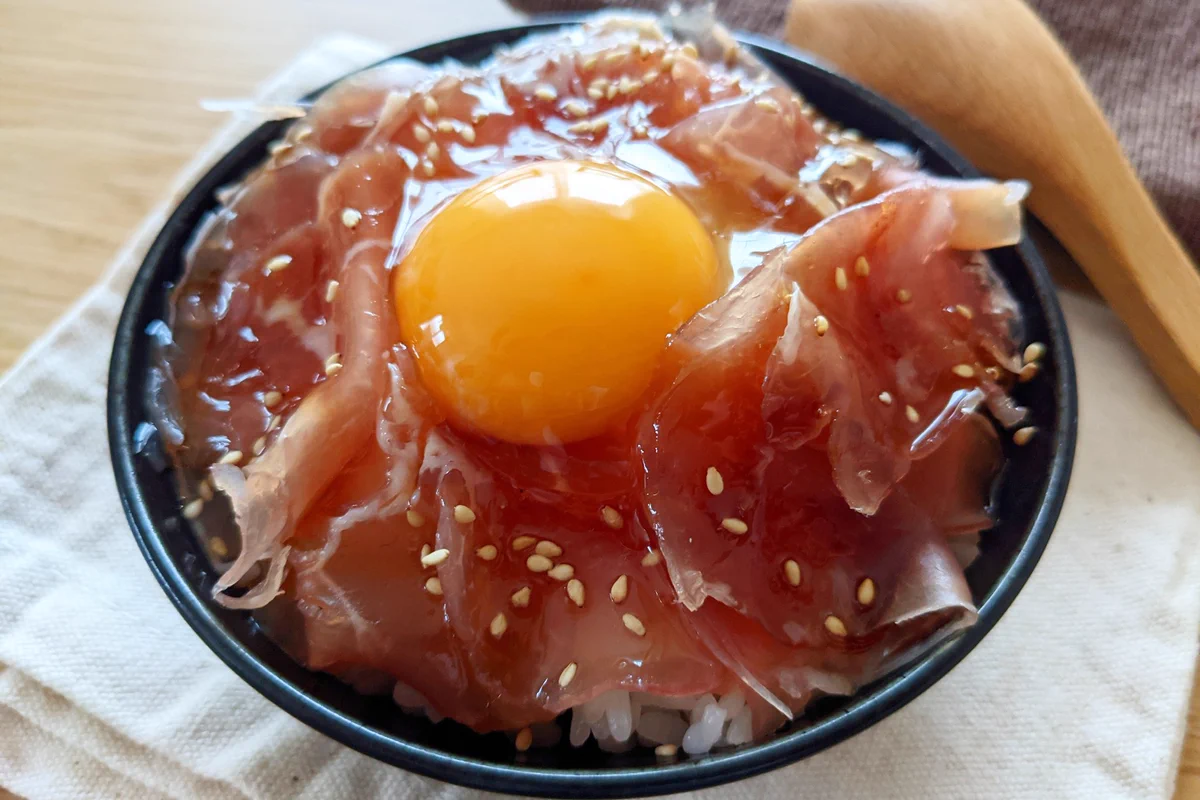 ユッケ風な味わいで最高に美味しい「究極の生ハムの甘ダレ卵かけご飯」