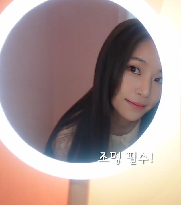 soriarchive's tweet photo. sori posted a new vlog today! 💗

https://t.co/nBHPdrwvOk
#SORI #소리 https://t.co/BS0b6mYWXZ