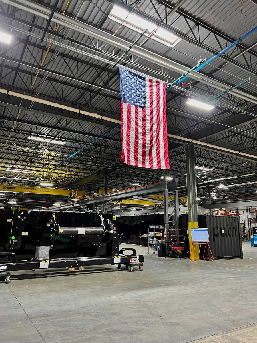 PathRobotics's tweet photo. Happy Independence Day 🇺🇸
This 4th, we're celebrating American manufacturing.
#independenceday #fourthofjuly #pathrobotics #robotics #automation #welding #manufacturing #industrialautomation https://t.co/y3j7ukdcwy