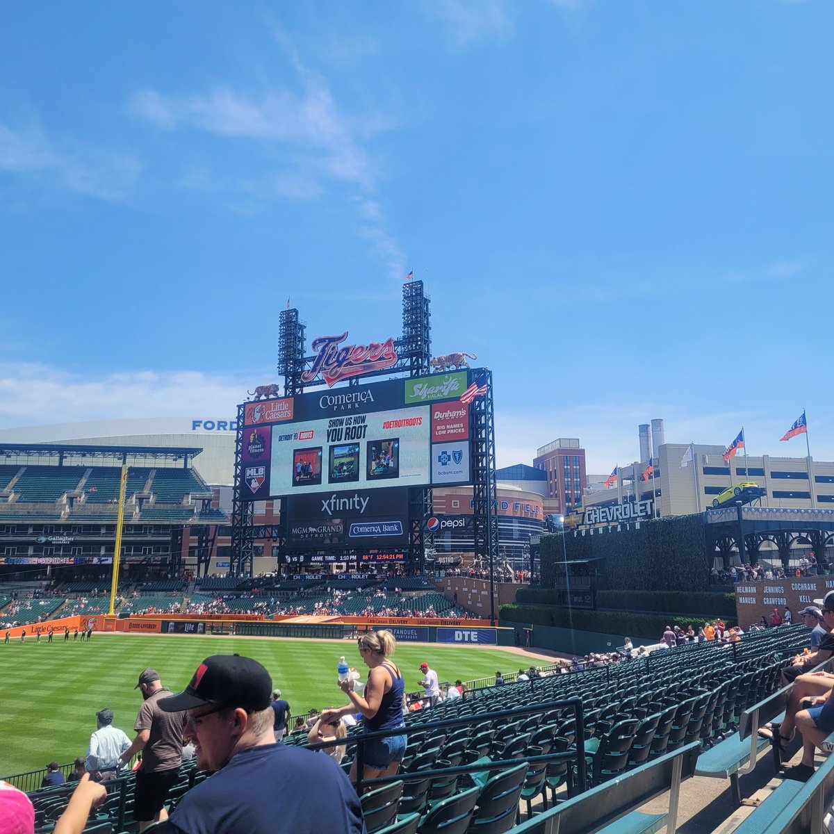 Unitykid1's tweet photo. Thanks @tigers for putting us on the big screen. Made my little girls day!!!
#DetroitRoots #GoTigers https://t.co/Fz7CoHhhoX