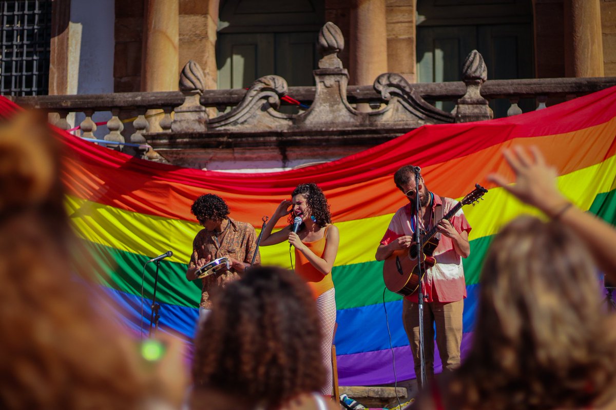 J_LIVRES's tweet photo. APÓS 12 ANOS, A PARADA LGBTQIA+ DE OURO PRETO VOLTA ÀS RUAS

A Parada LGBTQIA+ de Ouro Preto marca uma grande articulação entre organizações populares, poder público e universidade pela conquista de direitos desta população historicamente invisibilizada. 📸 @marcelanicolass https://t.co/SAmy9MplY2