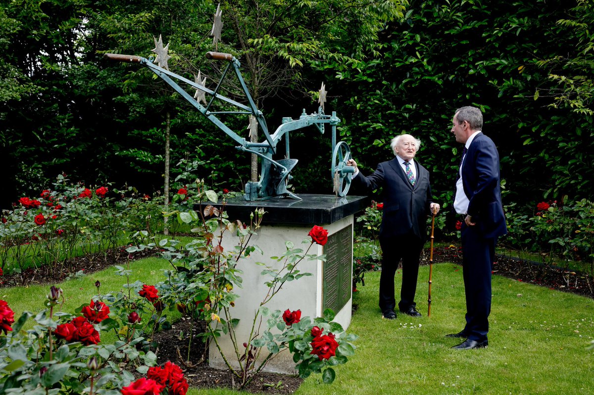 MarkMcGowanMP's tweet photo. The friendship between Ireland and Western Australia has never been stronger 🇮🇪🇦🇺

I had the pleasure of catching up with President Higgins during my Reconnect WA mission in Dublin. https://t.co/a1MzxYGSJl