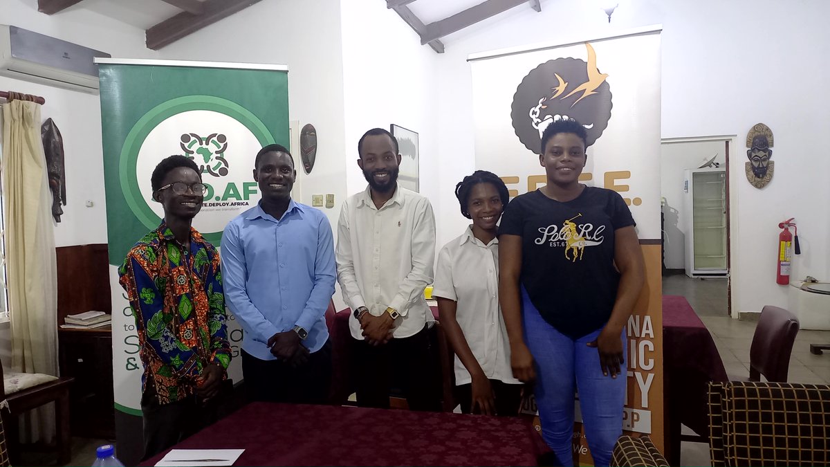 SIDAFcollab's tweet photo. Here are the images of our young changemakers from the University of Cape Coast, Ghana, together with our project manager, Mr Agee-Kum Anthony, after a recent meeting.

Find out more about this collaboration here https://t.co/yaYPRr5UQA.

#SIDAFUCC #FREE #students #collaboration https://t.co/PM2Lwca1Ma