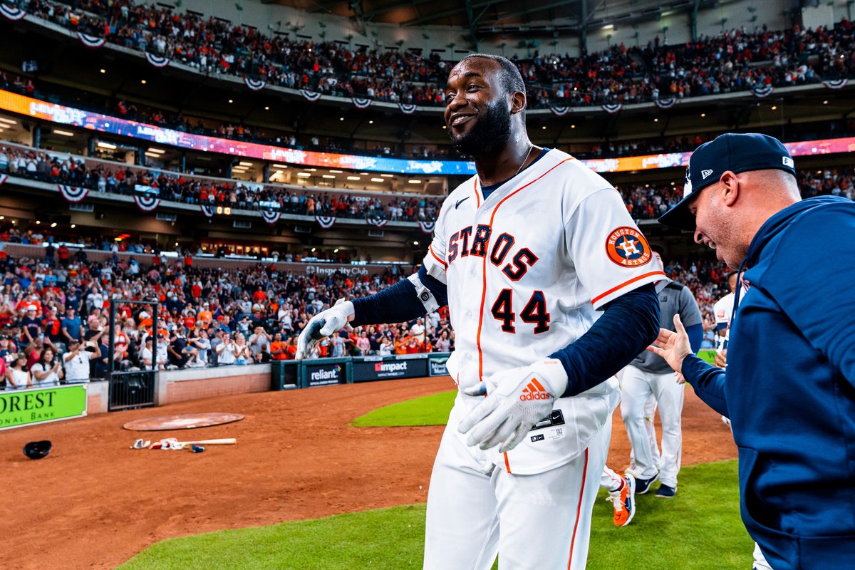 astros's tweet photo. Yordan's feeling like royalty. https://t.co/0U6MWUaw4C