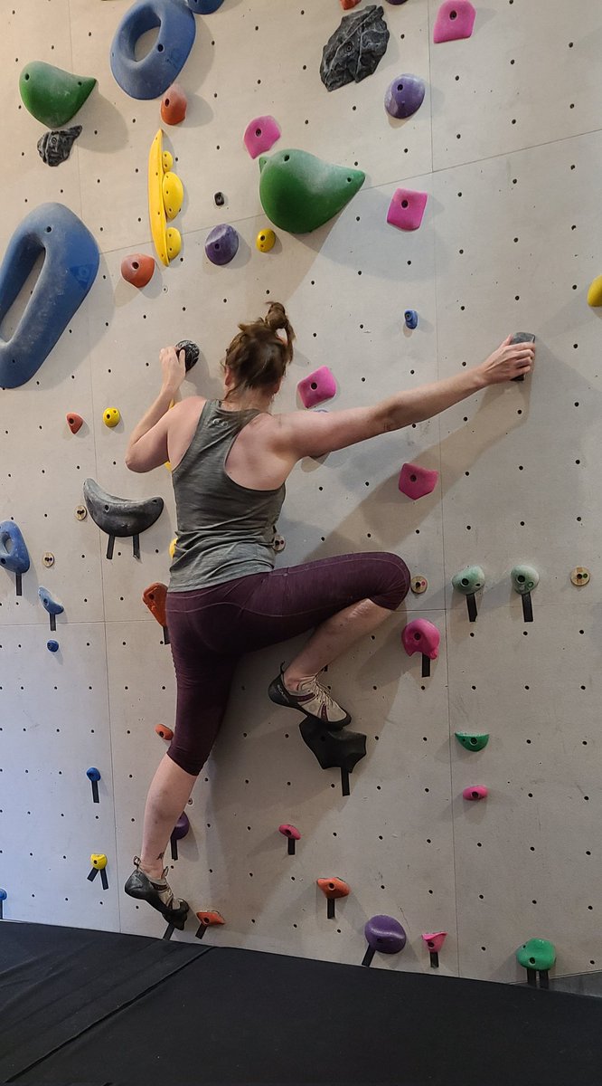 I've been #bouldering and lookit my muscles!! 😁🤗