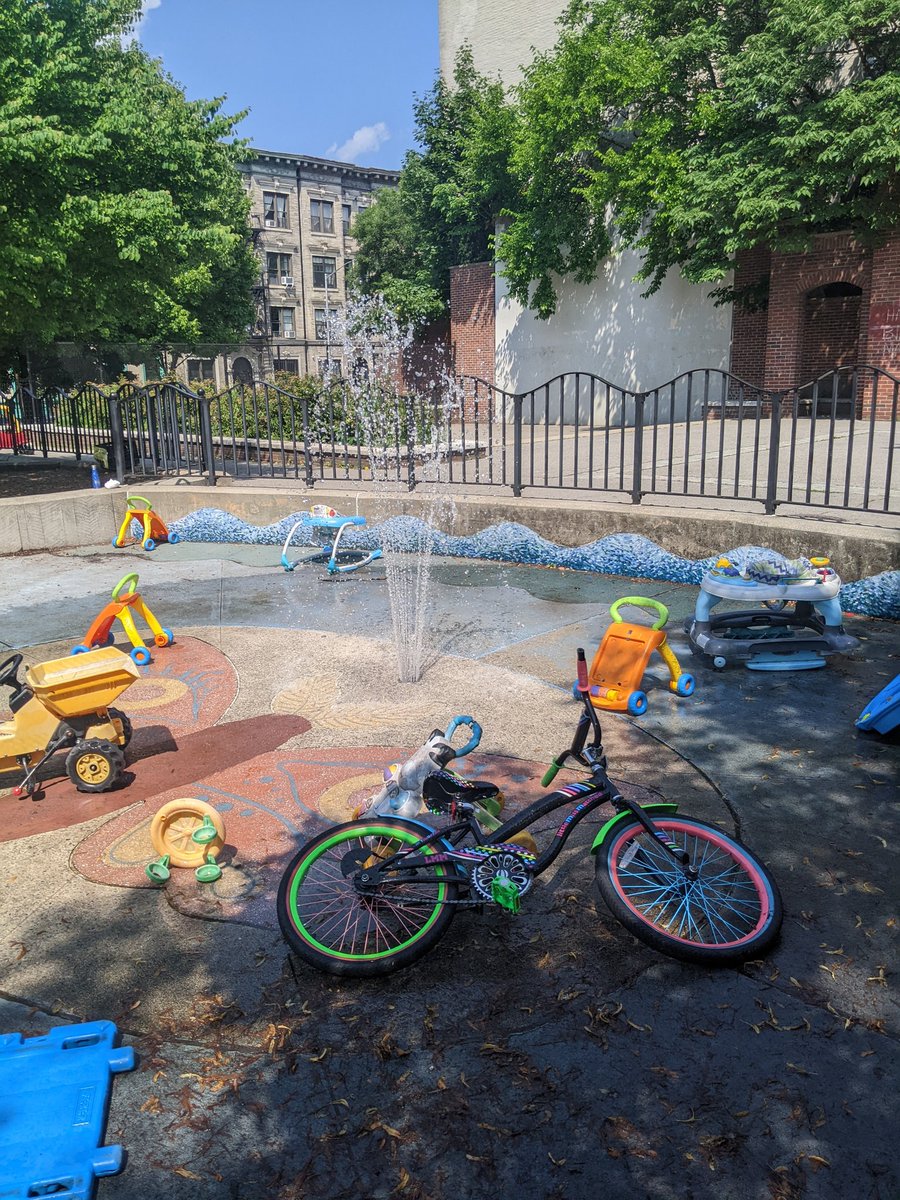 carloliwitter's tweet photo. Lots of #mathcurves on the playground on this somber fourth of July. #MathPhoto2022 https://t.co/d7XmnJtxpV