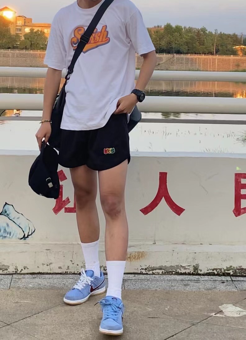 181jb17's tweet photo. 做爱么 https://t.co/eV5gLuh6Wi