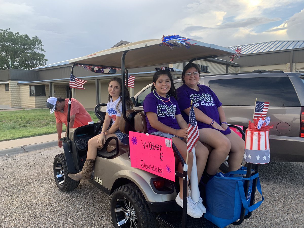 JoleeSeabourn's tweet photo. Middle School Cheer is now at the Exhibition Building selling dippin dots, water and glow sticks for the fireworks show tonight! Hope to see you here! #CMScheer @CraneISD @cranems21 @DrSDHoward https://t.co/q5RWAC5xTS
