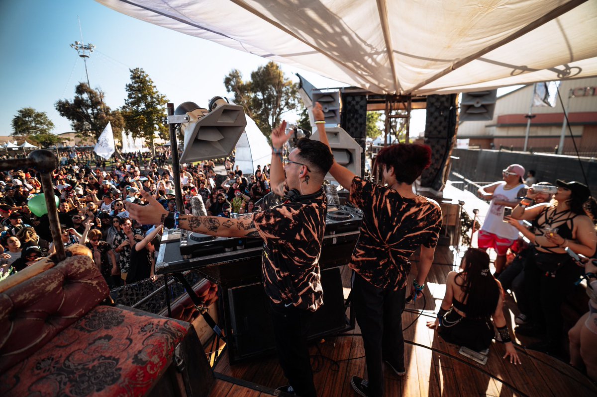 TYEGUYSMUSIC's tweet image. Project Z was a dream come true! You guys made it so special for us and we’ll never forget it🖤
Shoutout to @bassconmassive @insomniacevents @ProjectZ_Fest for having us! See you guys at the next one🎨🎨
📸: @lmlfilms