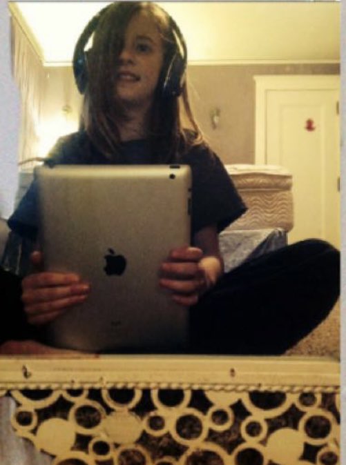 Alyxboss's tweet photo. I invited iPad kids https://t.co/gNKaTKqoR2