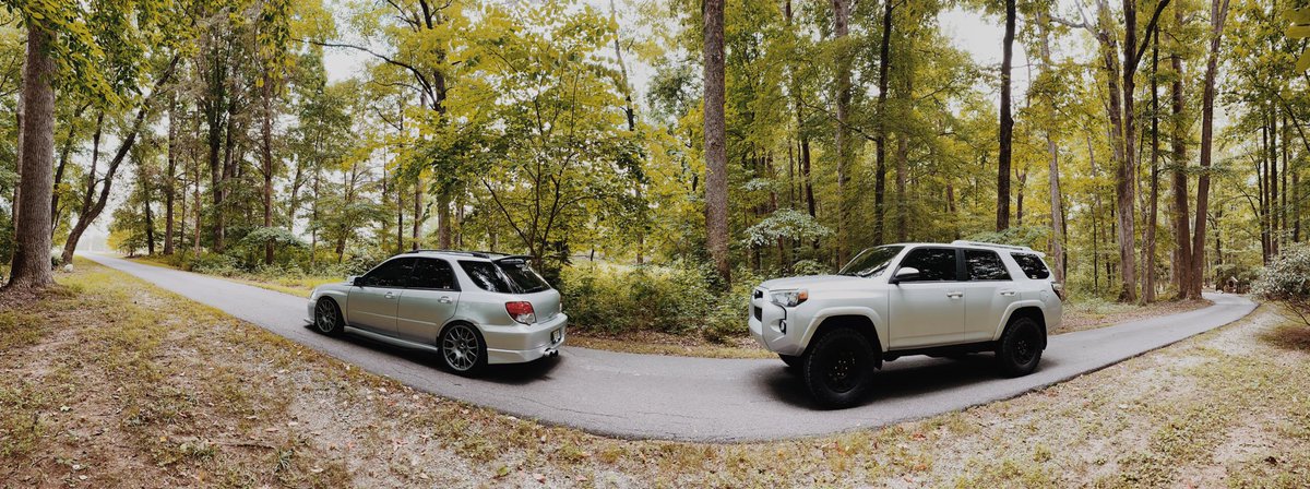 fronymedia's tweet photo. Silver Cars 😎 https://t.co/b4TtZ0Cyvy