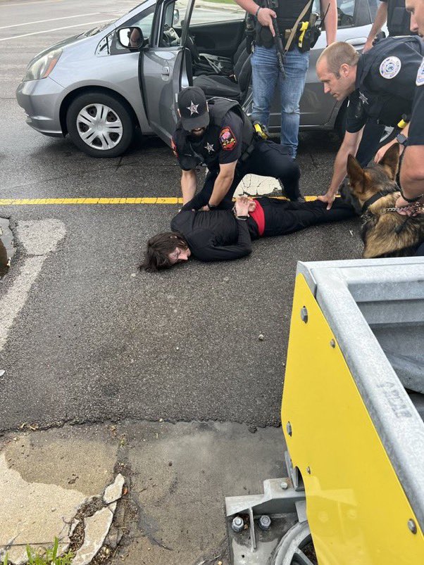 gotyouumad's tweet photo. Robert "Bobby" E. Crimo III taken in custody and not shot 60 times after killing 6, injuring 30+ https://t.co/vfd8bNr3nw