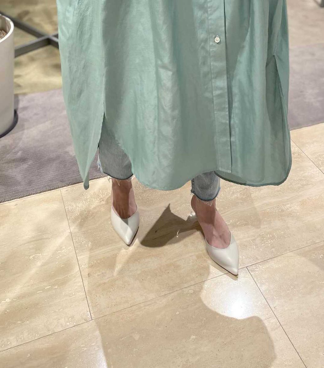 お洒落は足元から👡

この春も可愛い靴がいっぱい🤍

【2.718】－ニーテンナナイチハチ- のミュールは、きれい目からカジュアルまで幅広く活躍できて、1つは持っておきたいデザイン😊
4センチヒールなの��