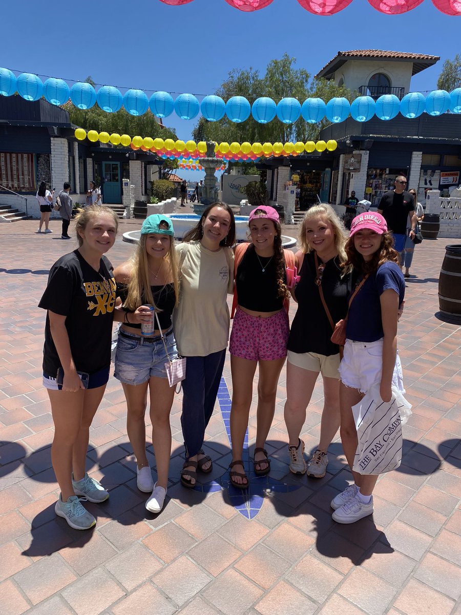 Julia McClannon tweet media