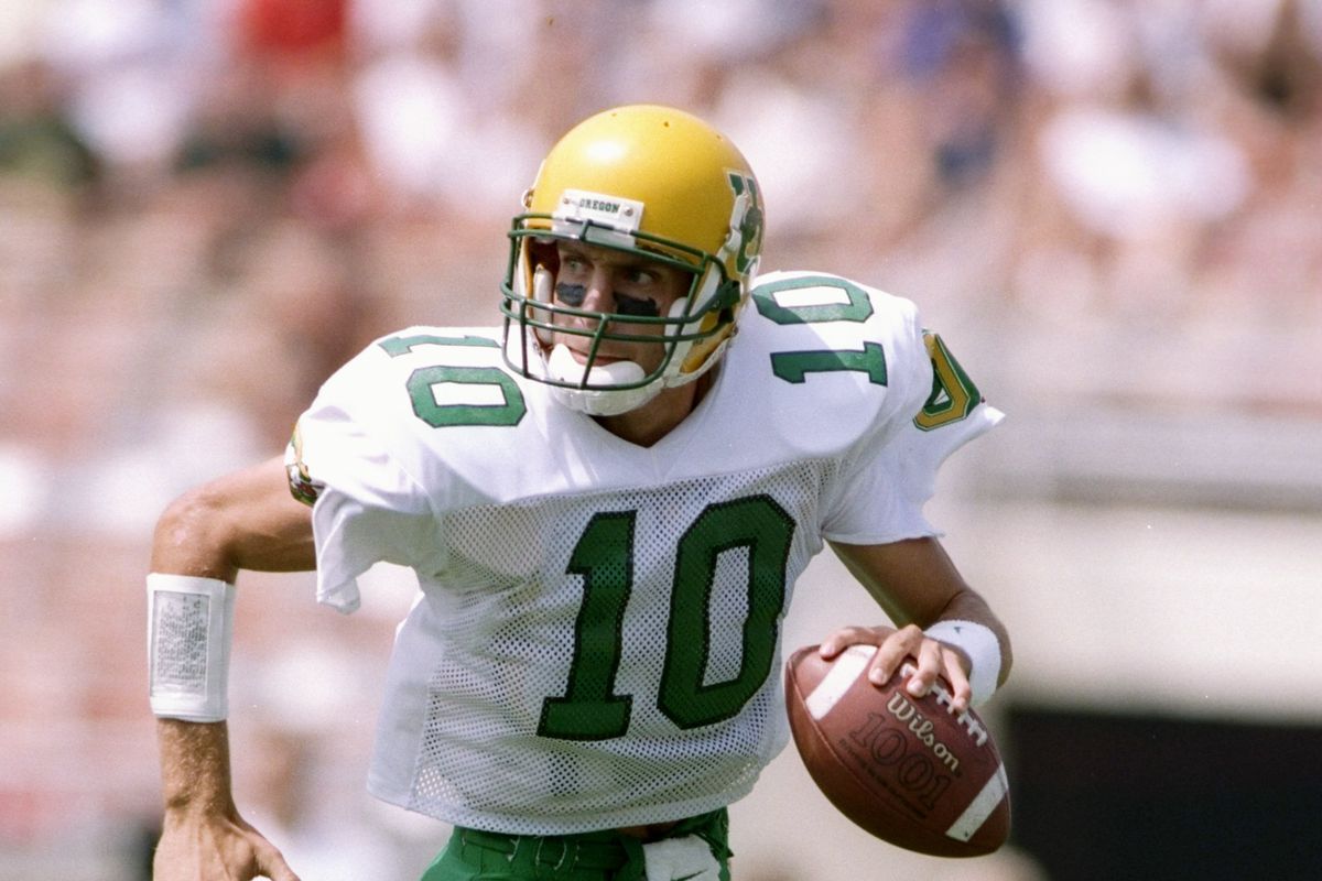 NWSportsWatch's tweet photo. 10. DAYS. 🦆🏈

#BellottiEraCountdown #GoDucks #NWSW
@oregonfootball 
Pictured: Tony Graziani https://t.co/UIfweeiTNg