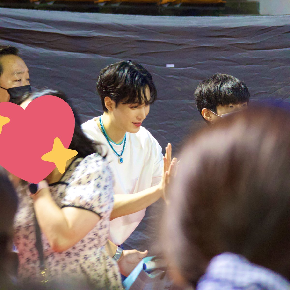 haeye0n_w's tweet photo. “믿어줄게 그대가 해줬던 것처럼
잊어도 돼 지금껏 아팠던 것 전부
이제는 같이 걸어가
빛날 수 있게 날아가”

#앞으로도_종현과_같이_걸어가 #Hi_종현 #팬미팅_Hi #김종현 #종현 https://t.co/KK5IIBNjRZ