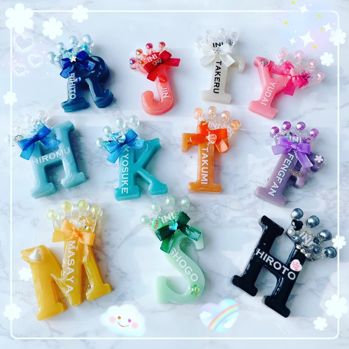 Kei110622N's tweet photo. 『A期』は🚀を作ったでしょ🤔
『I期』は🚒と🤙😬を作り
『M期』を待ってる間に
👑イニシャルを作り
充電器モチーフ⁉️🤔
フワモフタッセル💕需要ある？🤔 https://t.co/Qxkn0aG4Kn