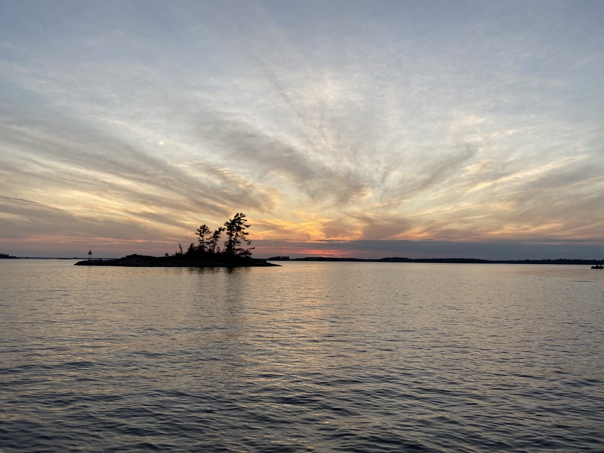 The True A-Hole of Canada flyrodway.com/2022/07/04/can… via @FLYMelRodway 
When I was 18, I lived in Jasper. It was very easy to be intoxicated by the mountains – they had such an obvious presence that was beyond what I had experienced growing up in Ontario.
#digitaledu #travel #canada