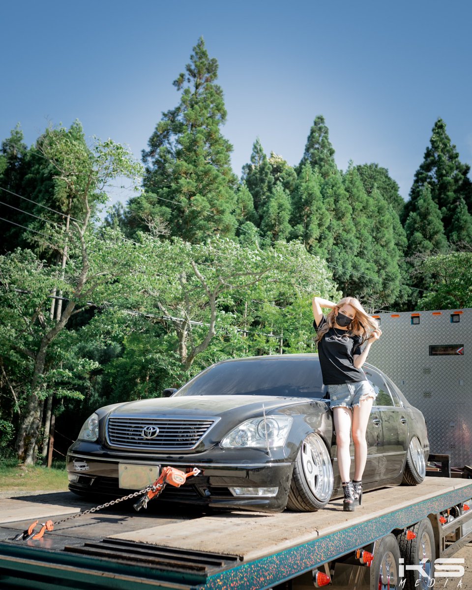 26VELLFIRE's tweet photo. DRESS UP CAR MEETING Infinity ＆ 無∞限 合同MT に参加させて頂いた際にお声がけを頂いてキャンギャルと撮って頂きました🙇‍♂️
綺麗なお写真ありがとうございます🙇‍♂️🙇‍♂️

#嵐山高雄パークウェイ
#DressupcarMeeting https://t.co/14lmqRB9s4
