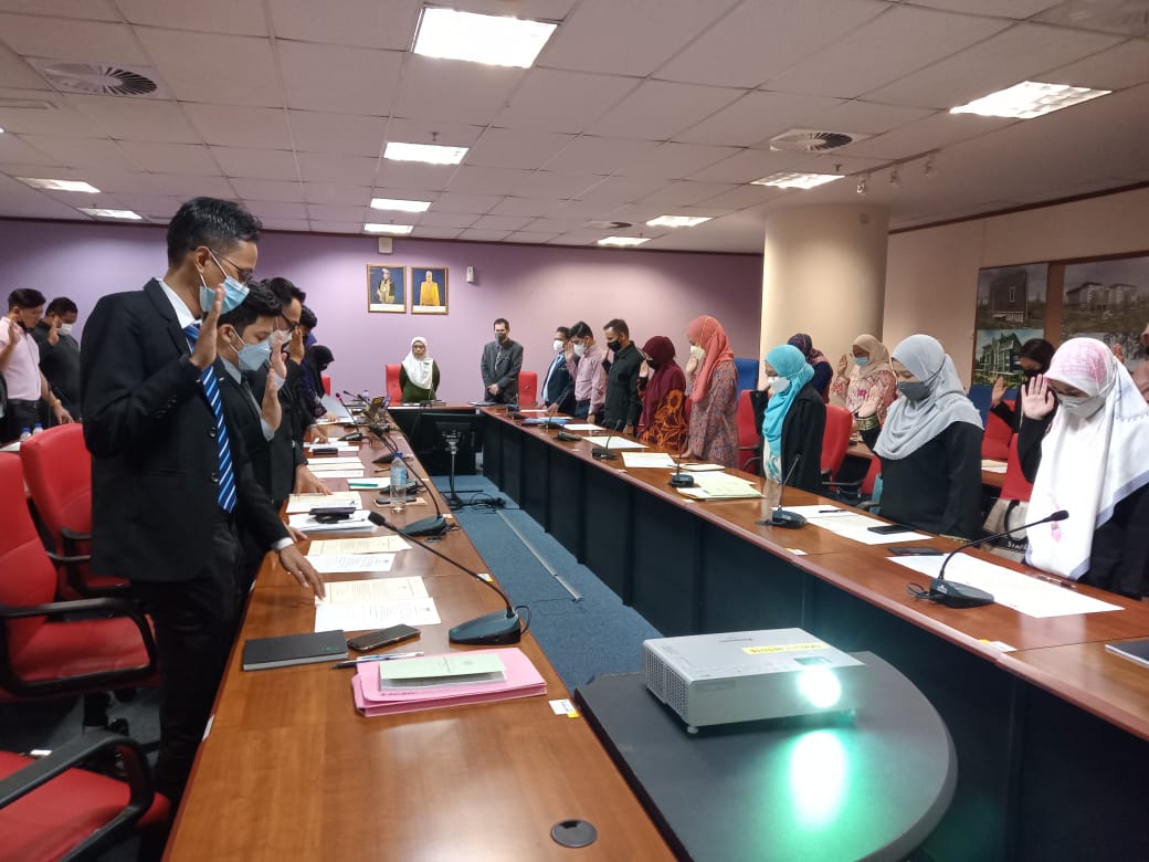 4/7/22-Taklimat, bacaan Ikrar Penjawat Awam &amp; Akujanji oleh Pegawai Lantikan Baharu Arkitek J41, Pen. Pegawai Seni Bina JA29 &amp; Pelukis Pelan Seni Bina JA19 di BMU, CA. Amanat telah disampaikan oleh Pengarah BKPL bersama barisan Pengarah-Pengarah di CA. Tahniah &amp; Selamat Bertugas.