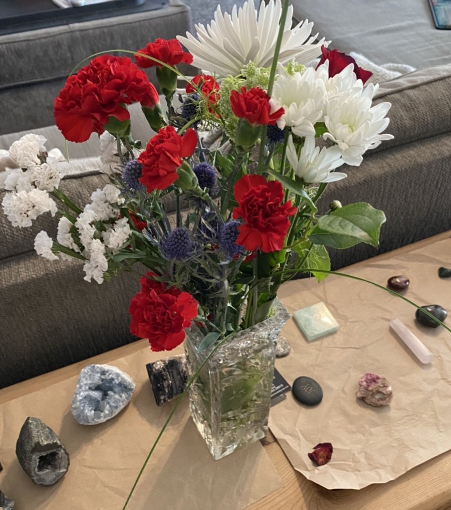 112GG's tweet photo. Can I got back to yesterday morning? An amazing 5 hours, relaxed with perfect company. Surprise flowers were a sweet surprise. 
A breath of fresh air! https://t.co/9Fw28GIScA