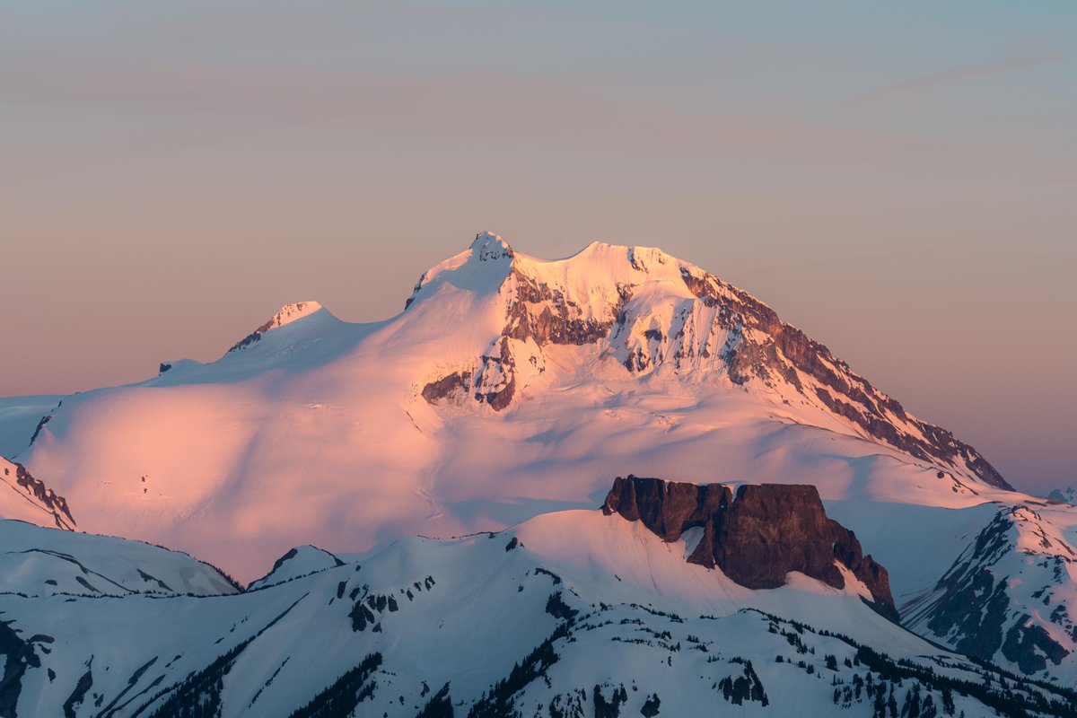TheNatureTweets's tweet photo. Sunset on Mt Garibaldi and Table Mountain, BC, #Canada https://t.co/jETdCoskf9 https://t.co/bzrs6uUZDb https://t.co/zkSkNP7MJY