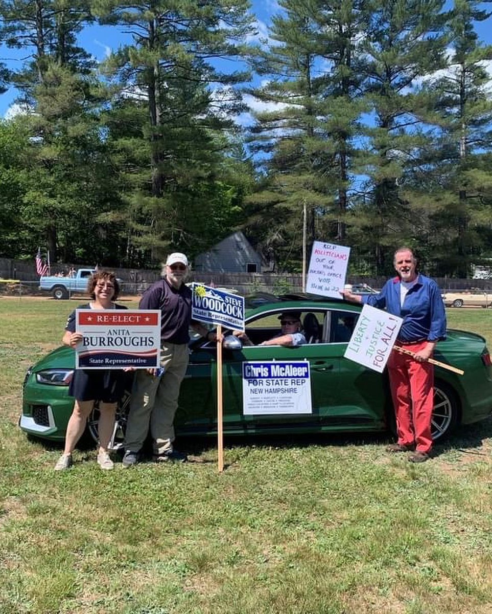 CarrollDems's tweet photo. Pics from our team in Bartlett this morning! @EdoftheNotch @nhrepburroughs #NHPolitics https://t.co/b8Dt1v3UA1
