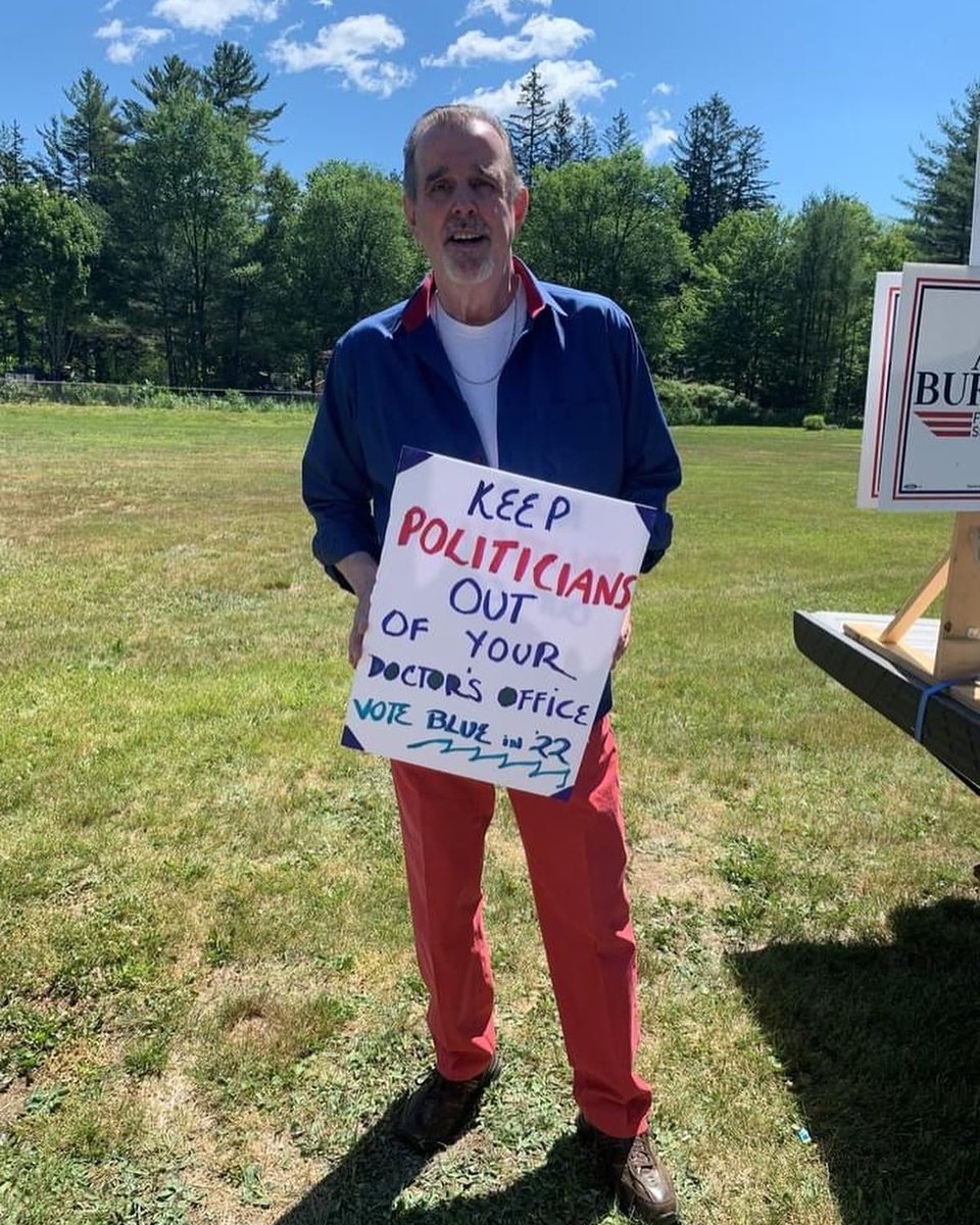 CarrollDems's tweet photo. Pics from our team in Bartlett this morning! @EdoftheNotch @nhrepburroughs #NHPolitics https://t.co/b8Dt1v3UA1
