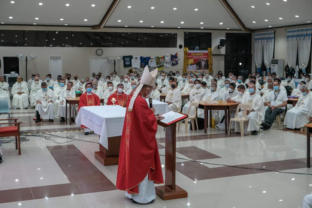 SynodPH's tweet photo. LOOK: The first day of the National Synodal Consultation ended with a Holy Mass presided over by Cardinal Jose Advincula, Archbishop of Manila. 

More photos here: https://t.co/r3NkOUkzSs

@Synod_va #SynodPH #Synod2023 #SynodOnSynodality https://t.co/xFTBZGCqhj