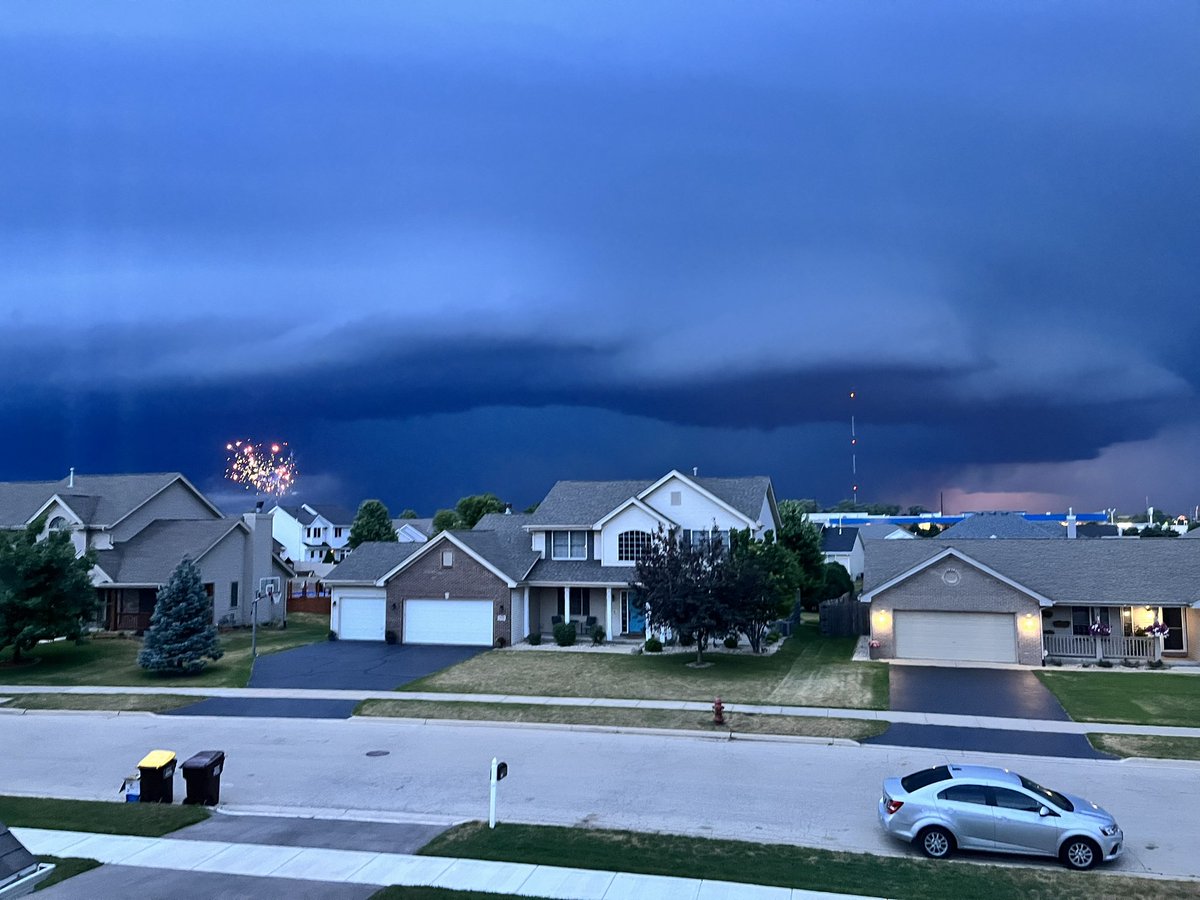 Fireworks and severe warned storm looking north just west of 251 in Rockton, IL. 8:40 pm #ilwx #wiwx <a href="/NWSChicago/">NWS Chicago</a> <a href="/CandiceKing/">Candice King</a>