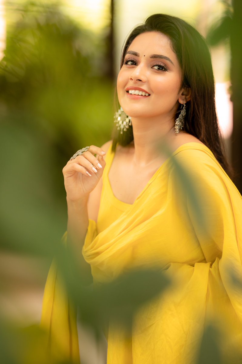 A smile is the most beautiful curve on a womans body !! 🌈