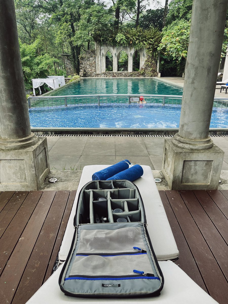 AskMOTT's tweet photo. My @thinkTANKphoto taking the day off. #onshoot #camerabag #thinktankphoto https://t.co/4XvYsf2A3J