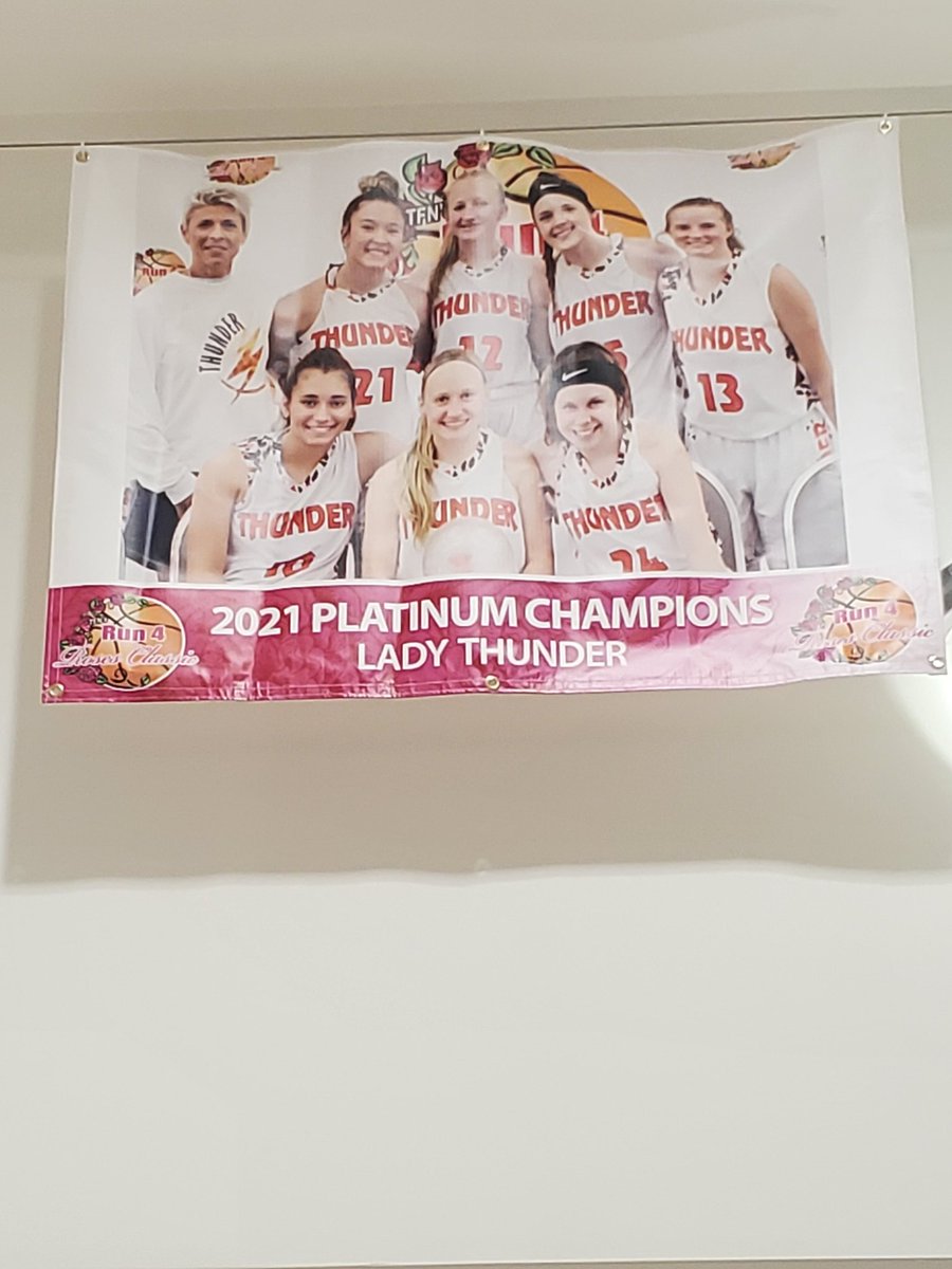 OhioThunder740's tweet photo. 2021 Platinum Bracket Champs bamner at Run for the Roses. Coach Cathy Borich, @kaitlen_12 , @Sydneyjane1429 @alexisfrazee7 @kjack_13 ,@rmedley10 ,@mac_kenzie_01 &amp; @Jennife29232135. Good luck this week ladies!! @TFNsRun4Roses https://t.co/iOT8WYWZgJ