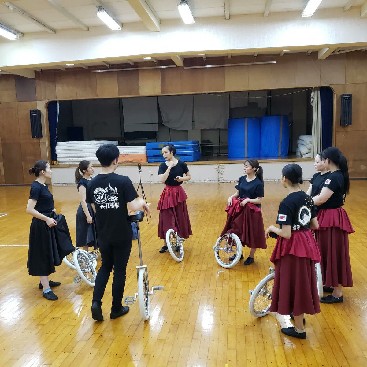UniCircleFlow's tweet photo. We're rehearsing and getting ready for Italy!  We'll fly in this weekend😆
We'll keep you posted😊

今週末に行くイタリアに向けて練習頑張ってます！💪🏻 https://t.co/EynXagtmVf