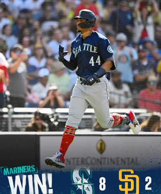 Mariners win! Final: Mariners 8, Padres 2