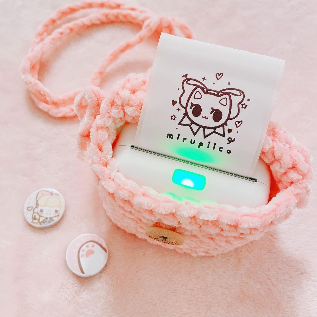 _Peripage_'s tweet photo. Peripage pocket printer pouch?? say that five times fast. this'll be added to the shop update on 1 July! 
how many of yall have one too?

Shop Now>>https://t.co/cW78Ha97Wd

#miniprinter #thermalprinter #miniprinters #printersofinstagram #printerbluetooth #bluetoothprinters #print https://t.co/DBkCkFQU6I
