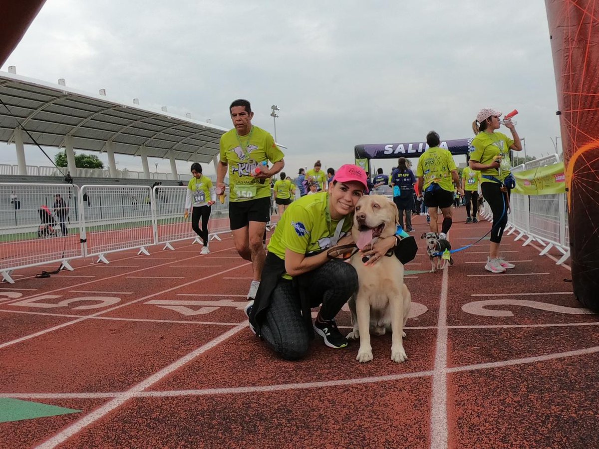 noticiasdeqro's tweet photo. #PRUN | 👉🏻 🐶 6:00 de la mañana, el Compadre sigue dormido, sus dueñas se alistan para salir al P-RUN, él a penas y abre los ojos, no se mueve, está en un profundo sueño, a pesar el ruido y la luz, sigue acostadito.
Toda la información aquí:
https://t.co/y798YqhsGb
#QRO https://t.co/Ly9JyX6PxP
