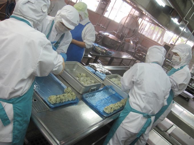 学校給食のtwitterイラスト検索結果