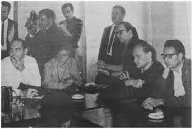 vguerrero9's tweet photo. 1-8 marzo 1967: I Encuentro de Cineastas Latinoamericanos. Por primera vez se reunieron hombres y mujeres cineastas para trazar estrategias de realización en la región donde se potenciara una conciencia cultural propia.
(1) https://t.co/Rnbak0bZB2