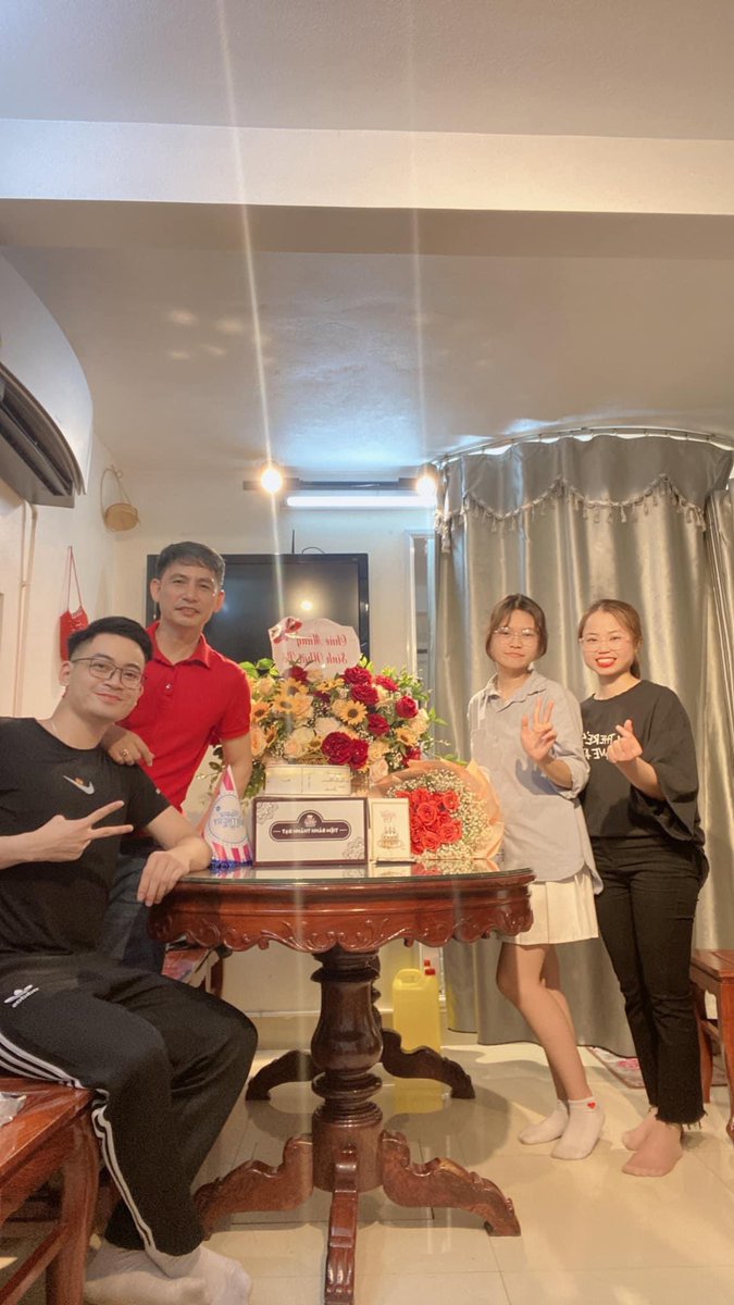 HaThiThuHuyen7's tweet photo. Nuềm vui nhân đôi chúc mừng sinh nhật papa ^^

M-TP TUỔI MỚI RỰC RỠ

HAI TÁM NHƯ MƯỜI TÁM

@sontungmtp777 

#TheresNoOneAtAll 
#HappyMTPDay
#MTP_28th_Birthday https://t.co/7Fti5QqCL5