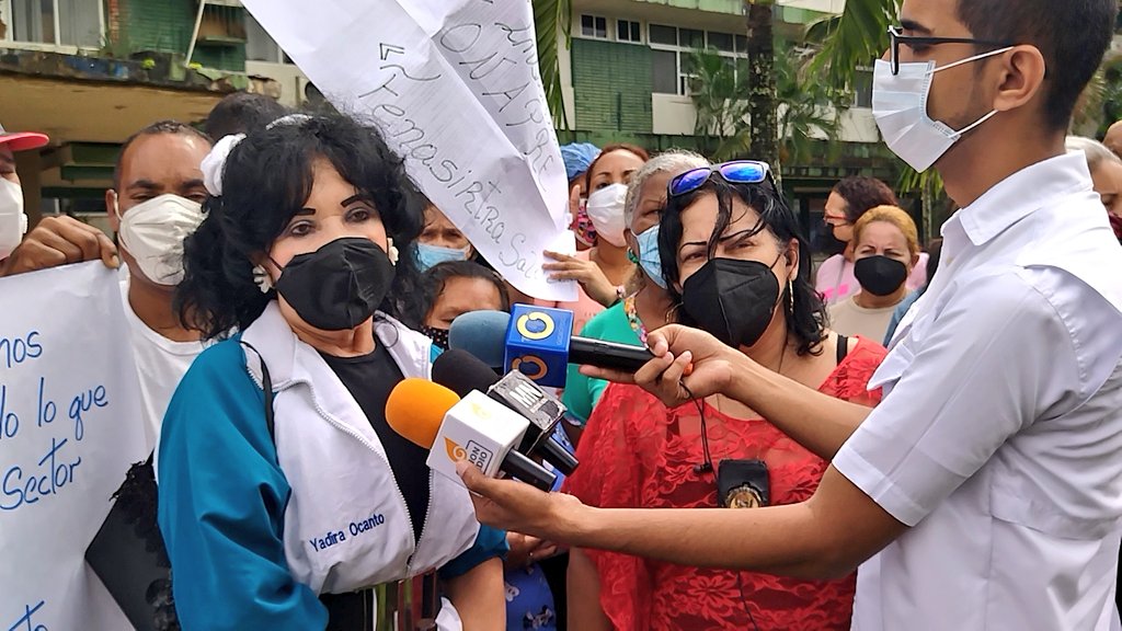 Fenasirtrasalud's tweet photo. #4julio @NicolasMaduro la Dirigencia Sindical asumirá las posiciones necesarias para defender los derechos los #trabajadores y #trabajadoras del Sector #Salud en el marco de la CRBV y LOTTT y Venceremos!! https://t.co/TstOAEx3dL