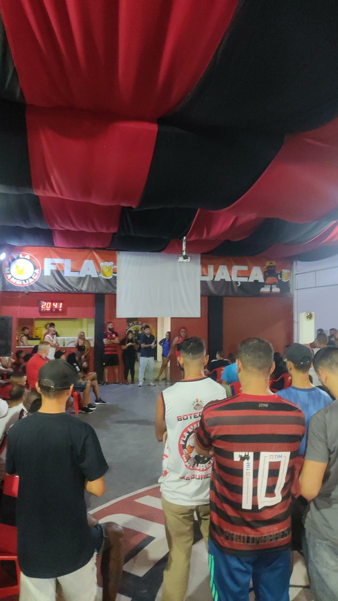TFMBTQCG's tweet photo. Reunião de hoje muito importante para o andamento e crescimento da torcida, e sempre sobre o nosso apoio ao  @flamengo.  
  Vamos com tudo e com todos !!!!
 #TorcidaFlamanguaça
#Tropadobolota
#Bateria51
#bondegigantebotequimdecampogrande🔴⚫🍺🤙🏻 https://t.co/6oAH5l4x8j